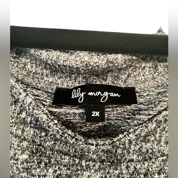 2X knit tunic in excellent condition with button details - Picture 2 of 4